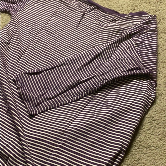 A long sleeve shirt - Picture 2 of 2